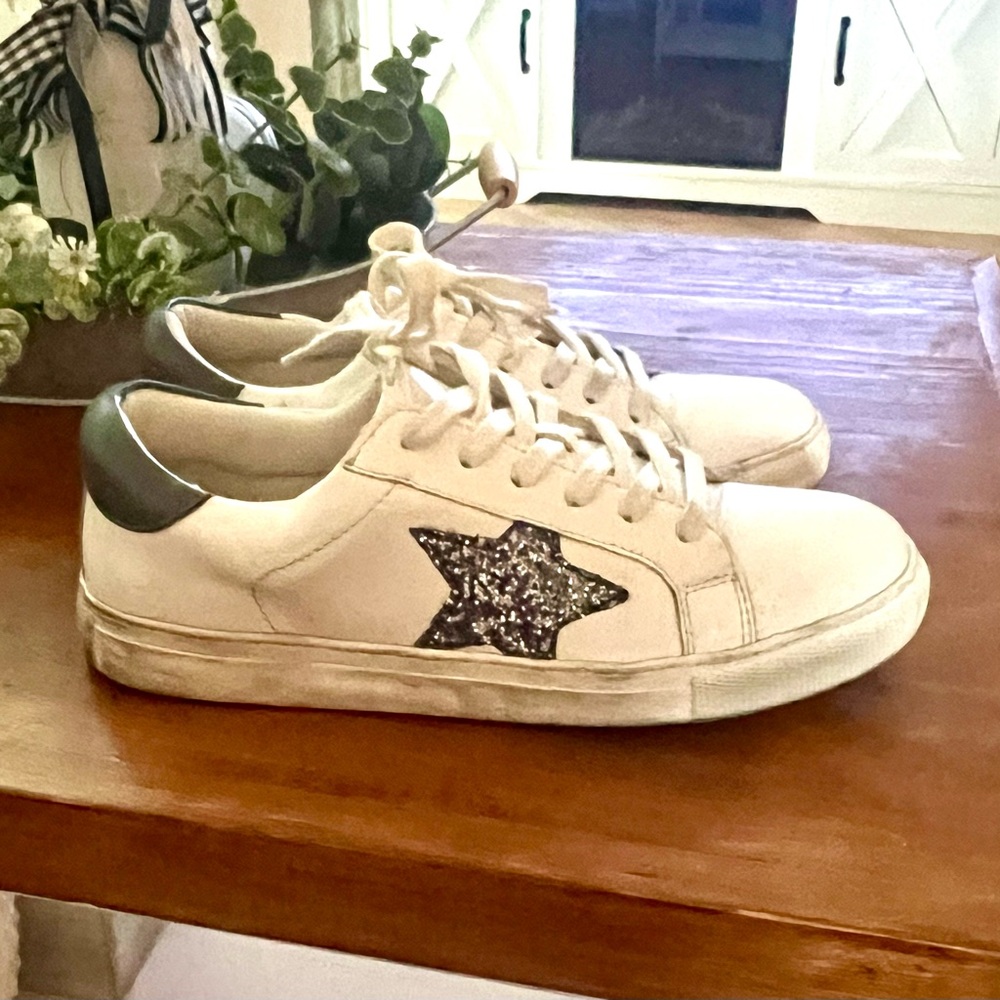 VENUS White Sneakers with Sparkling Black Star